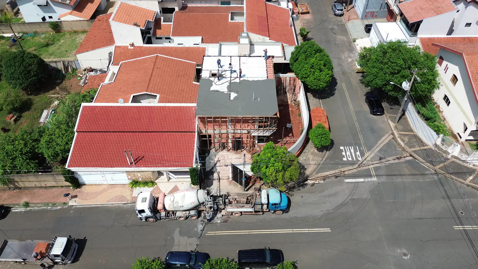 Obra residencial em execução, acompanhada pela equipe da Doome